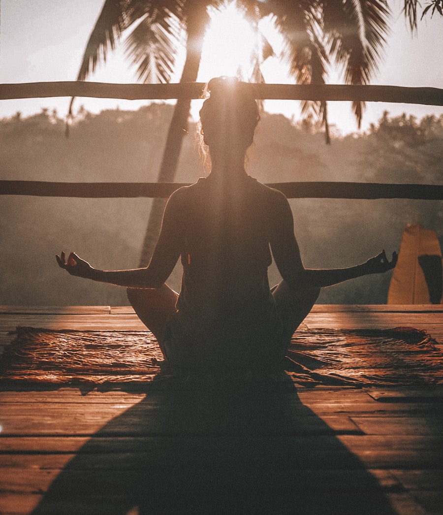 Person stretching outdoors during a calm body awareness session for Spinalzybonesao